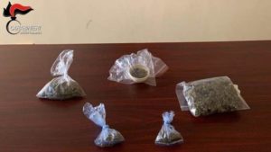 Cuoco 27enne nascondeva marijuana in auto, arrestato